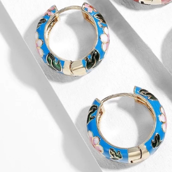 💙Insta enamel flower hoop earrings - Picture 4 of 4